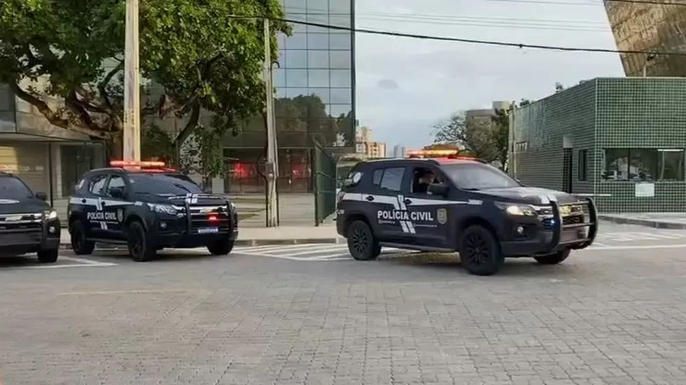 Polícia prende suspeitos de criar perfis falsos de revendedoras de motos para aplicar golpes no Ceará