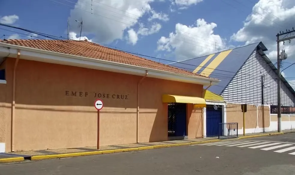 Criança leva choque em bebedouro de escola e fica desacordada