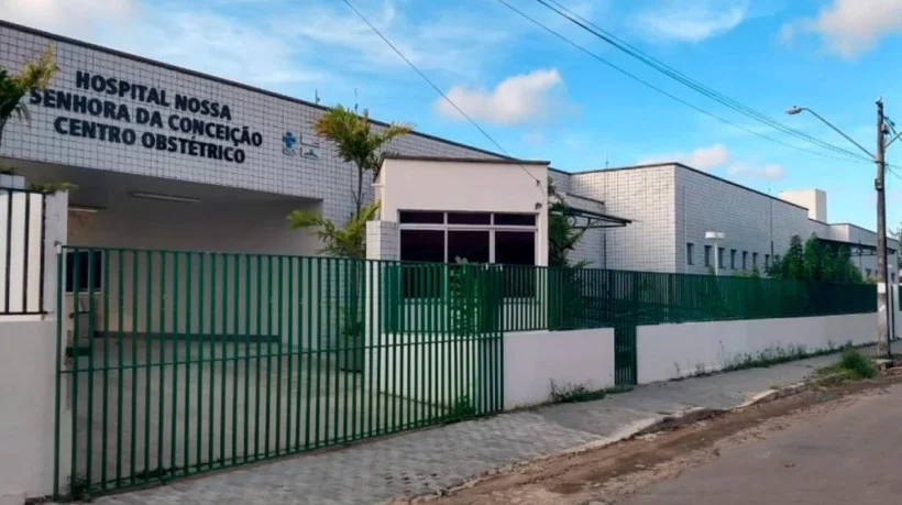 Homem invade e depreda maternidade para questionar companheira sobre mensagem no celular