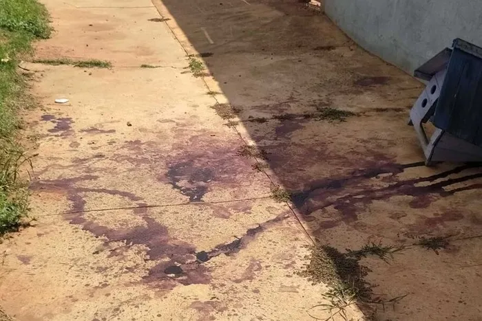 Mulher se irrita com oração e esfaqueia marido