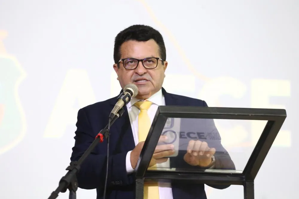 Jeová Mota pede a Camilo, campi do IFCE para Santa Quitéria