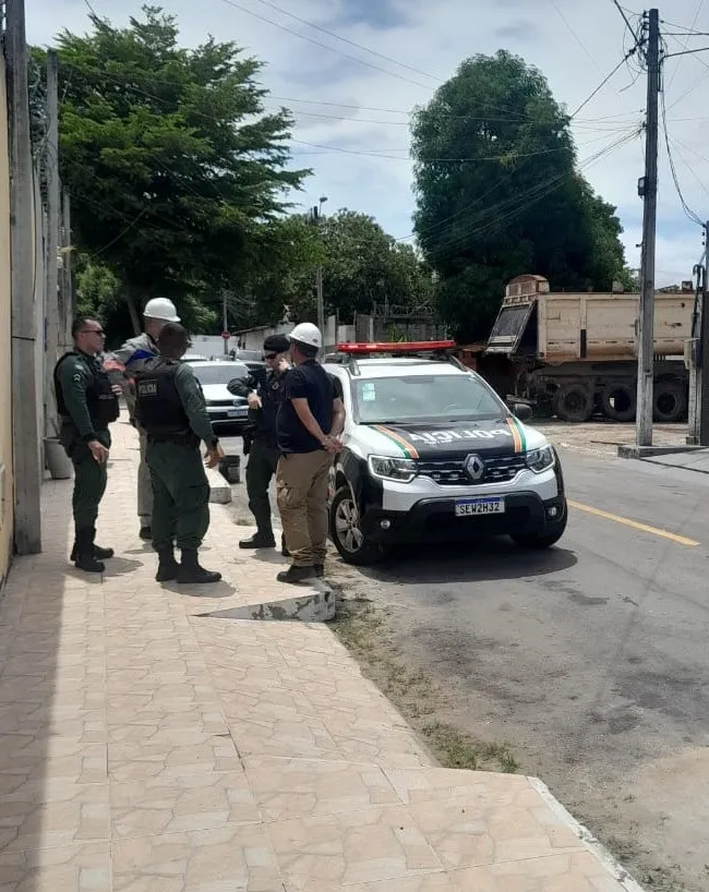 Dois homens são presos por desvio de energia em imóveis de luxo no Ceará