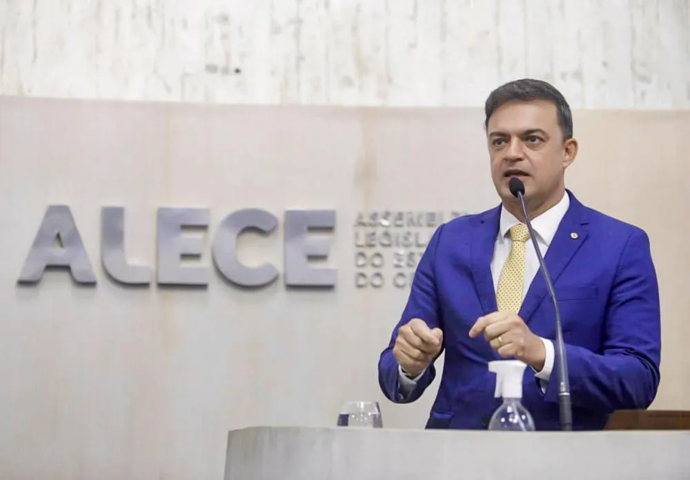 Fernando Santana será candidato da base aliada a presidente da Assembleia