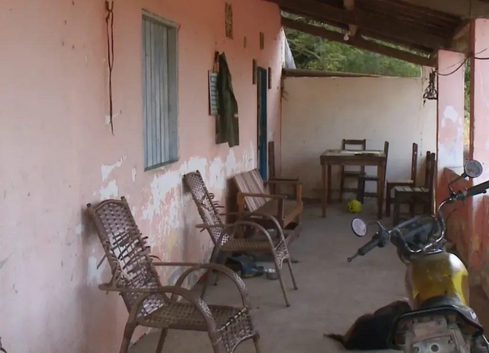 Criminosos invadem fazenda, fazem família refém e obrigam vítimas a fazerem Pix e empréstimos