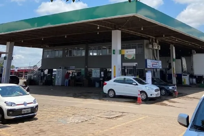 Jovem é morto a facadas após discussão em posto de combustível