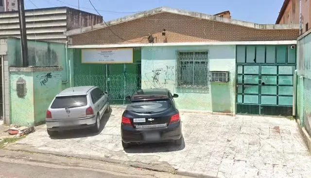 Prefeitura não paga aluguel e centro para pessoas de rua é fechado