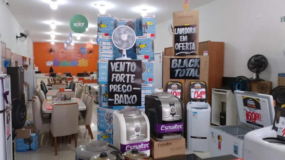 Comércios de Santa Quitéria aderem à Black Friday com descontos acima de 50%