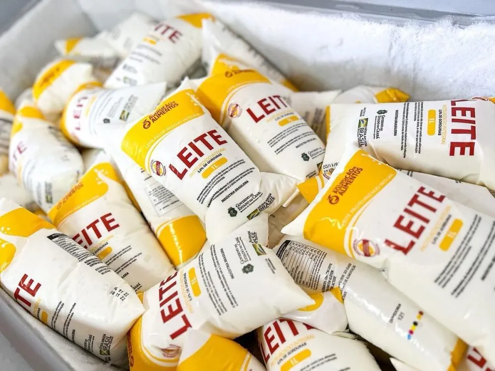 PAA Leite volta a ser distribuído em Santa Quitéria, com 2.800 litros por semana; veja lista de beneficiários