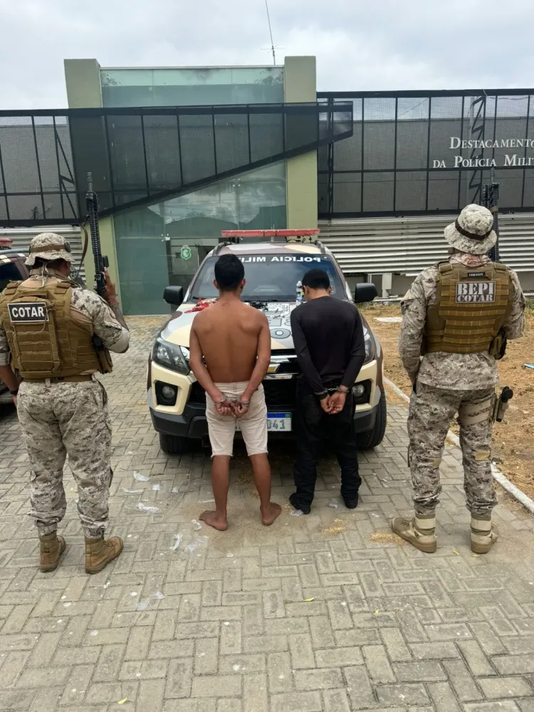 Cotar prende duas pessoas e apreende arma e munições em Varjota