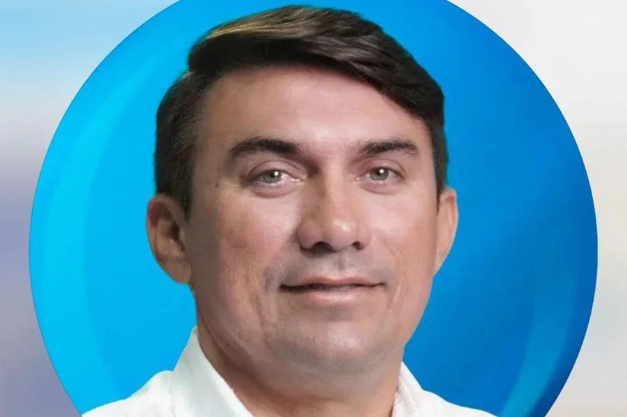Prefeito eleito de Baixio se apresenta à polícia após ser considerado foragido