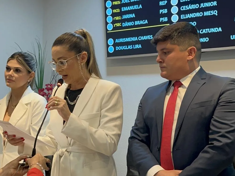 Joel Barroso é empossado como prefeito interino de Santa Quitéria; Emanuela Barbosa assume presidência da Câmara