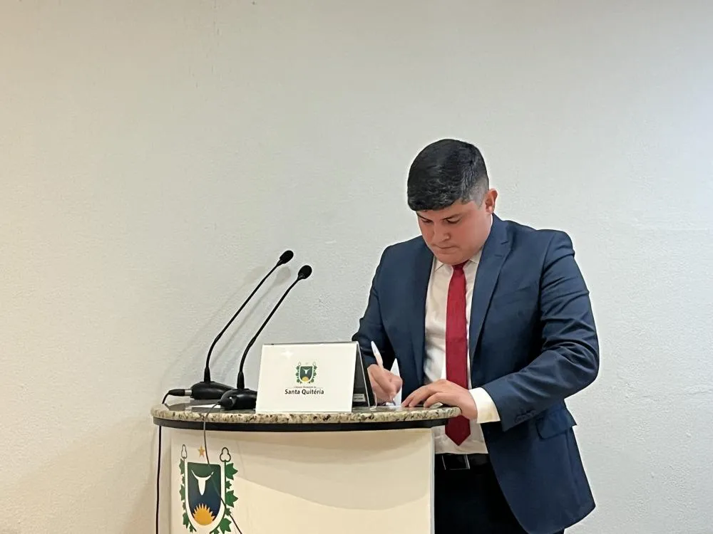 No 1º ato como prefeito, Joel Barroso nomeia e convoca aprovados no concurso para assumirem seus postos