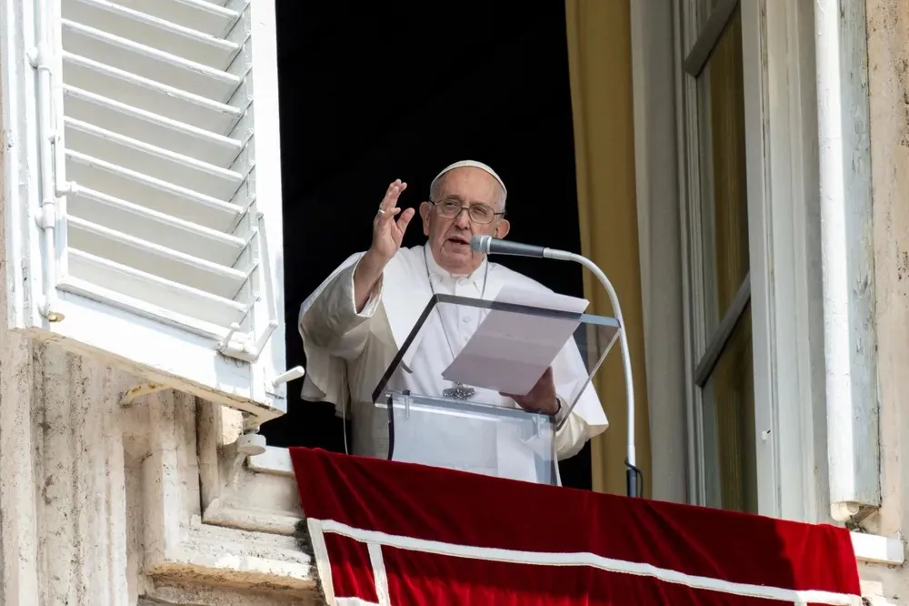 Vaticano permite que gays virem padres, desde que não façam sexo