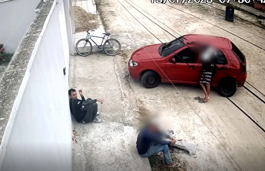 Servente de pedreiro é executado em frente ao local de trabalho