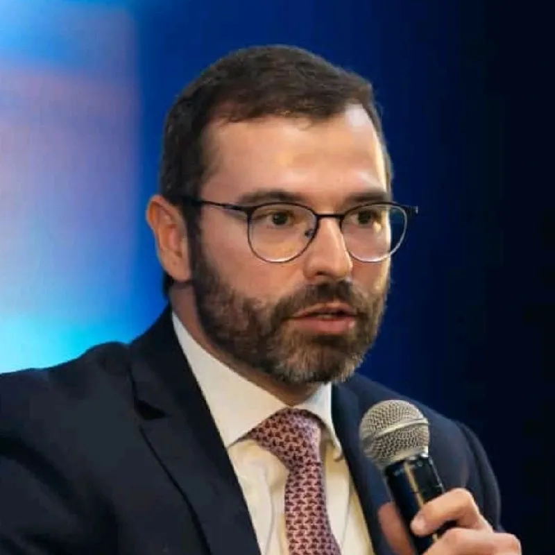 Advogado Tomás Figueiredo Filho palestra na Arábia Saudita em fórum internacional de mineração