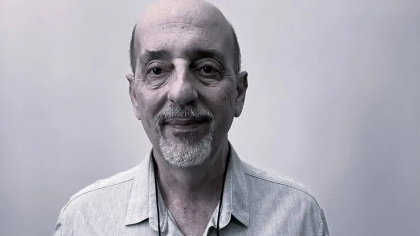 Passageiro de 67 anos morre após cair em escada de aeroporto 