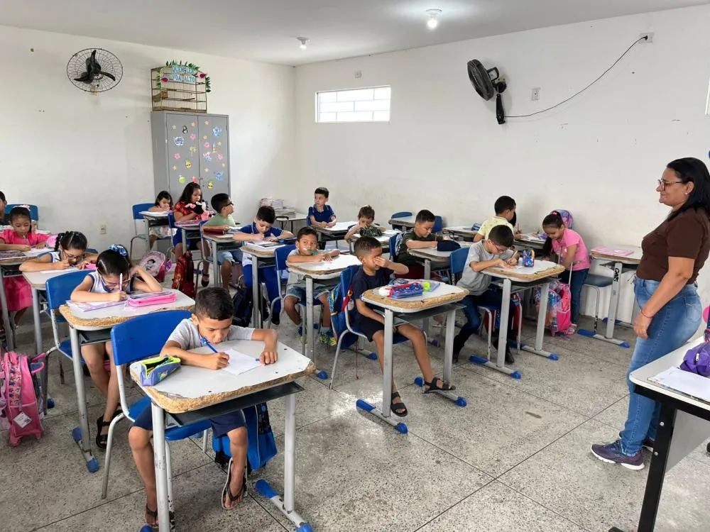 Mais de 6 mil alunos retornam às aulas nesta segunda em Santa Quitéria; diversas reformas escolares serão realizadas em 2025