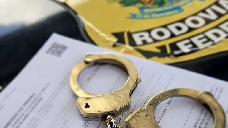 Foragido da Justiça por estupro de vulnerável é preso durante fiscalização de rotina da PRF em Forquilha