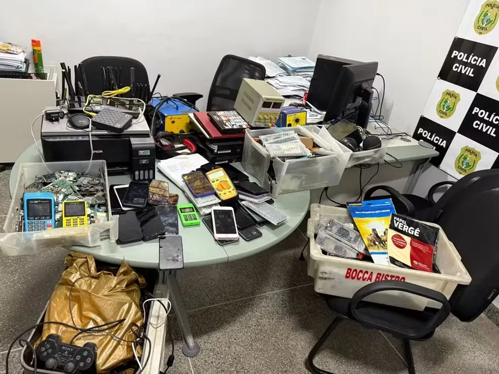 Polícia fecha central telefônica clandestina e prende 6 suspeitos de aplicar golpe do PIX 