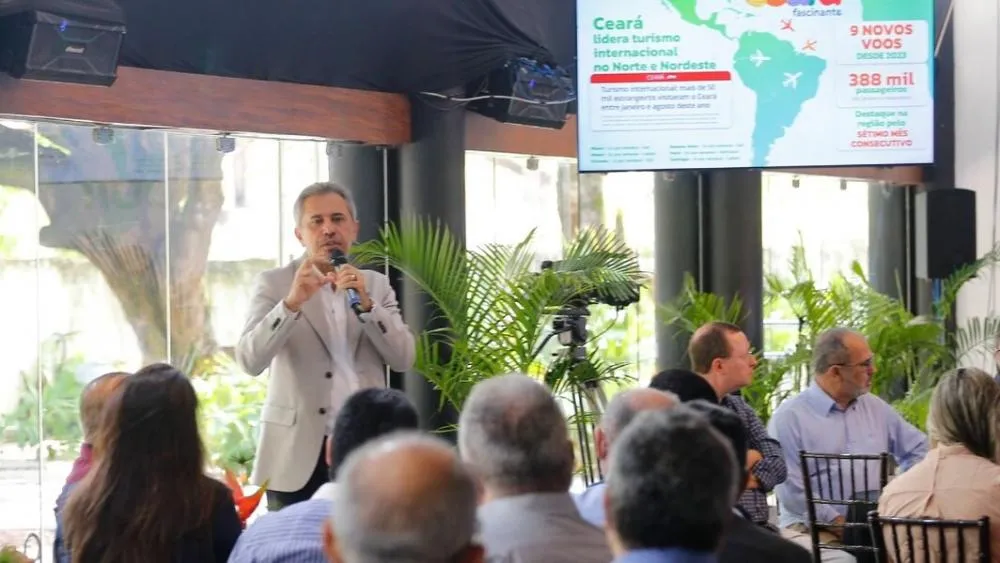 Governo Elmano tem R$ 830 mi em convênios, mas só 25% dos municípios tem certidões