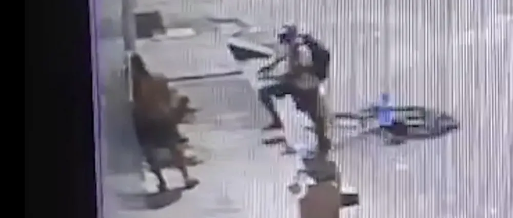 Mulher é assaltada e agredida por criminoso de bicicleta no Ceará e tem o celular roubado