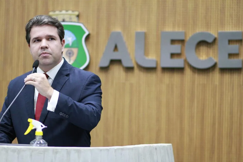 Deputado estadual Bruno Pedrosa deixa PDT e se filia ao PT