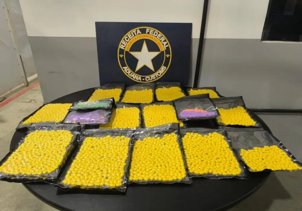 Mais de três mil comprimidos de ecstasy e 100 gramas de cristais são apreendidos em transportadora no Ceará