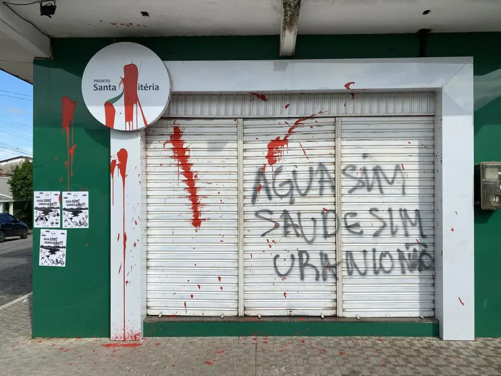 Escritório do Projeto Santa Quitéria sofre vandalismo com tintas e pichações após audiência