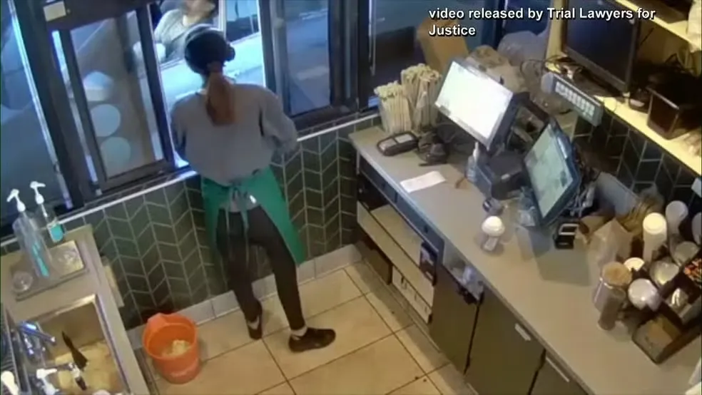 Homem que teve partes íntimas queimadas por chá quente deve receber US$ 50 milhões de indenização