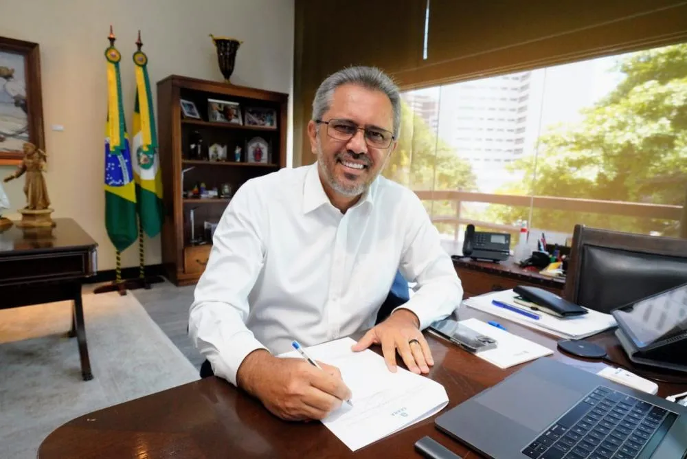 Elmano se prepara para tentar reeleição com apoio de Lula e de quase todos os prefeitos do Ceará