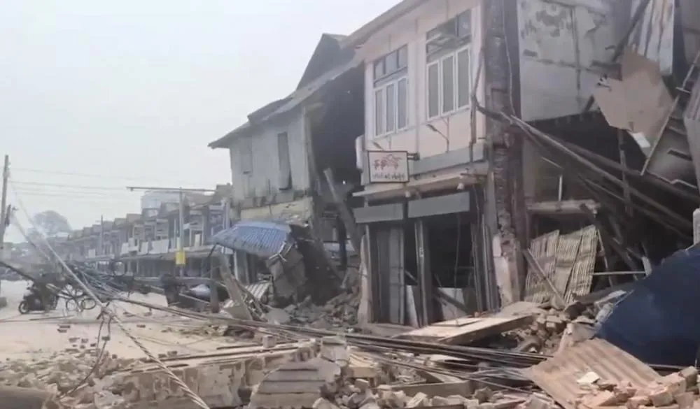 ‘Cheiro de morte’ toma cidade de Mianmar após terremoto matar mais de 1.600 pessoas