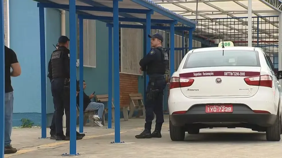Professora é esfaqueada em escola; três alunos são apreendidos