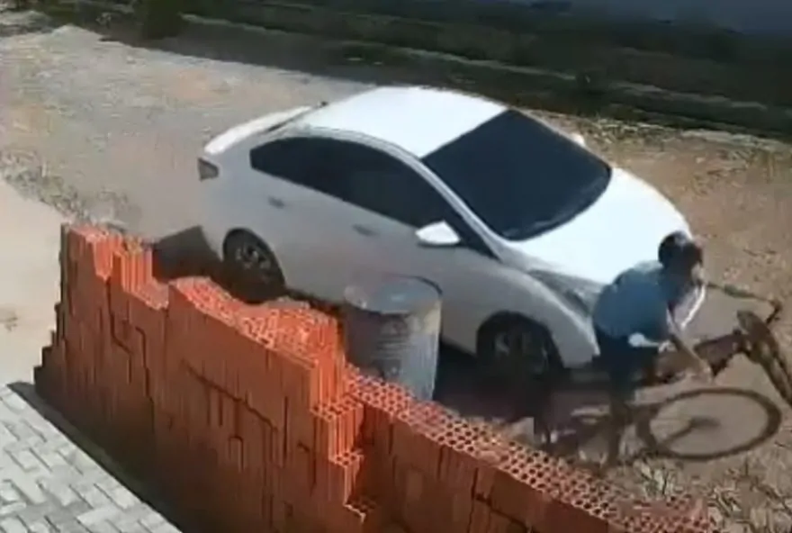Motorista persegue e atropela adolescente em bicicleta no interior do Ceará
