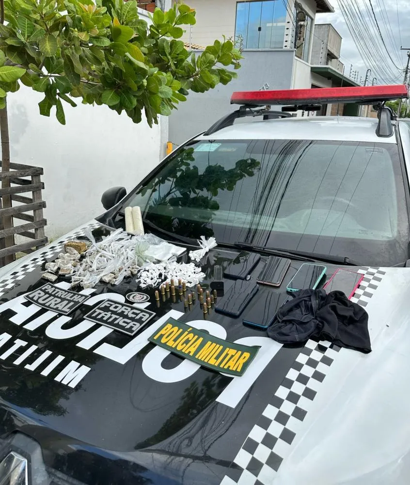 Policia Militar prende quatro suspeitos e apreende armas, drogas e veículo roubado em Irauçuba