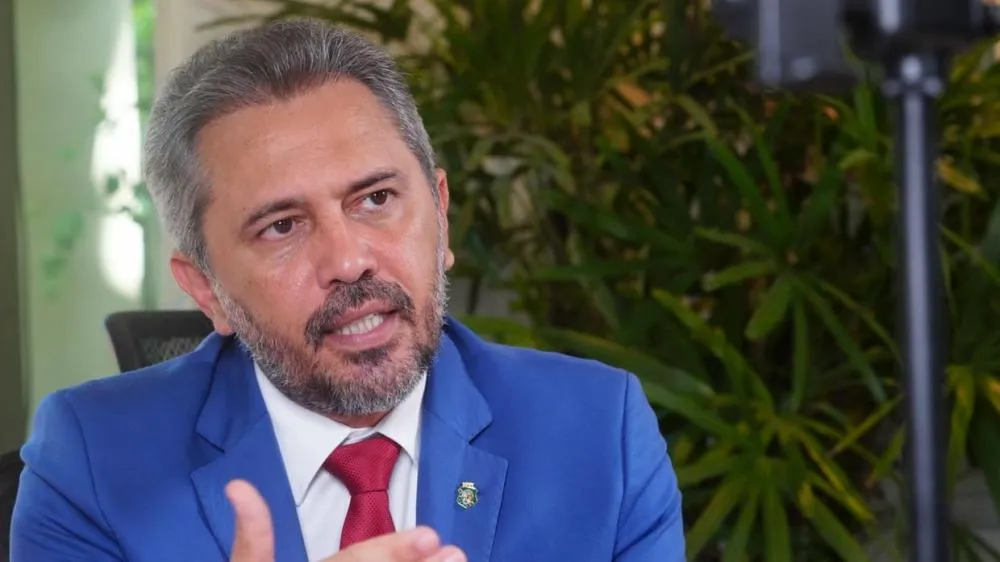 Elmano decreta ponto facultativo na Quinta-feira Santa, no Ceará