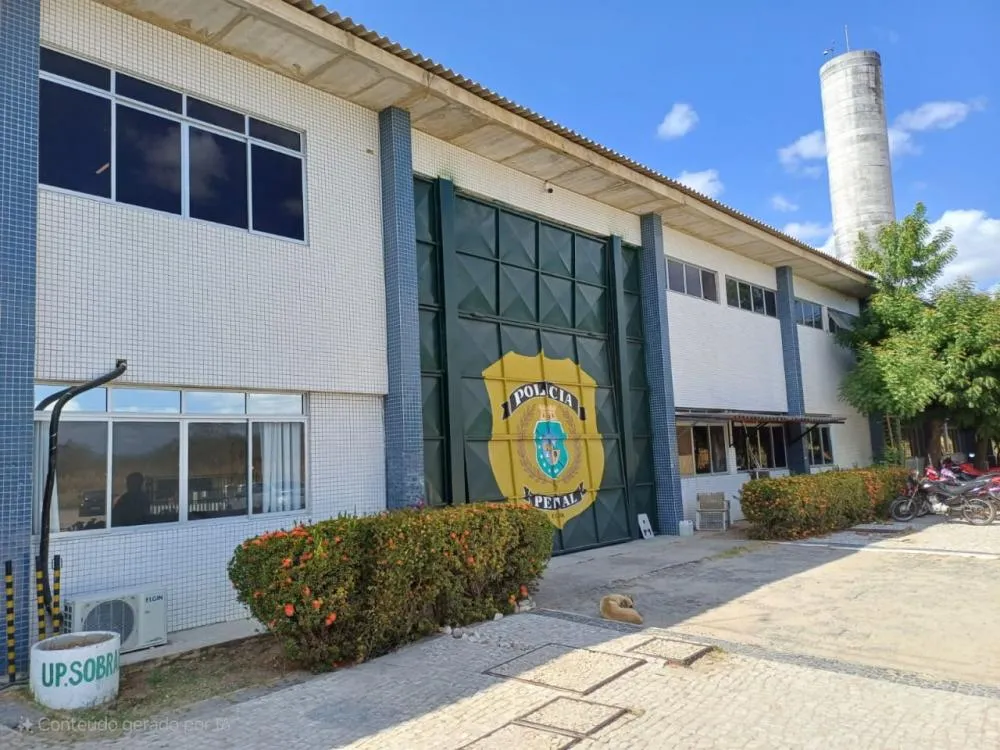 Mulher é presa por desacato, desobediência e maus-tratos a filho durante visita a presídio de Sobral