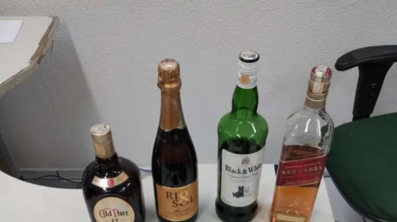 Objetos de Antônio Henrique Alves de Souza que teriam sido subtraídos por Francisco Abnadabe Falcão de Souza foram encontrados na casa deste pela Polícia Civil / Crédito: Divulgação/SSPDS