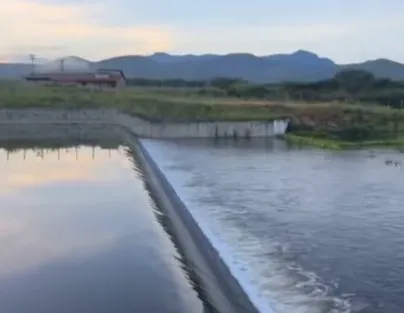 Açude Carmina em Catunda sangra pela terceira vez apenas este ano