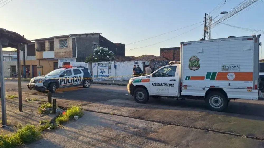 Homem com deficiência física é morto a tiros na calçada de casa, em Fortaleza