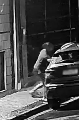 Furto em bairro nobre de Fortaleza: mulher quebra janela de carro e leva objetos avaliados em R$ 5 mil