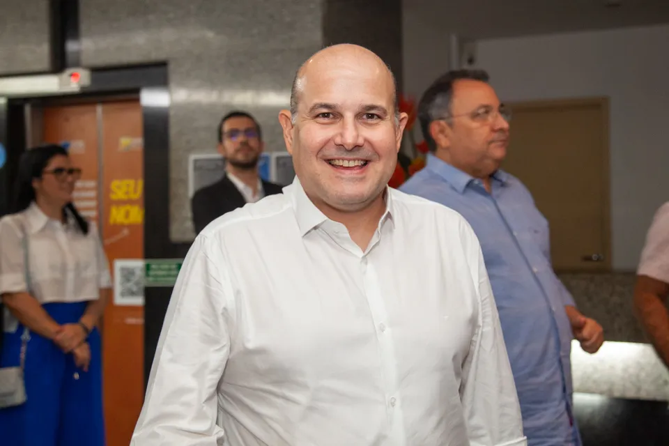 Demora na filiação de Roberto Cláudio ao União Brasil alimenta especulações nos campos da oposição e situação