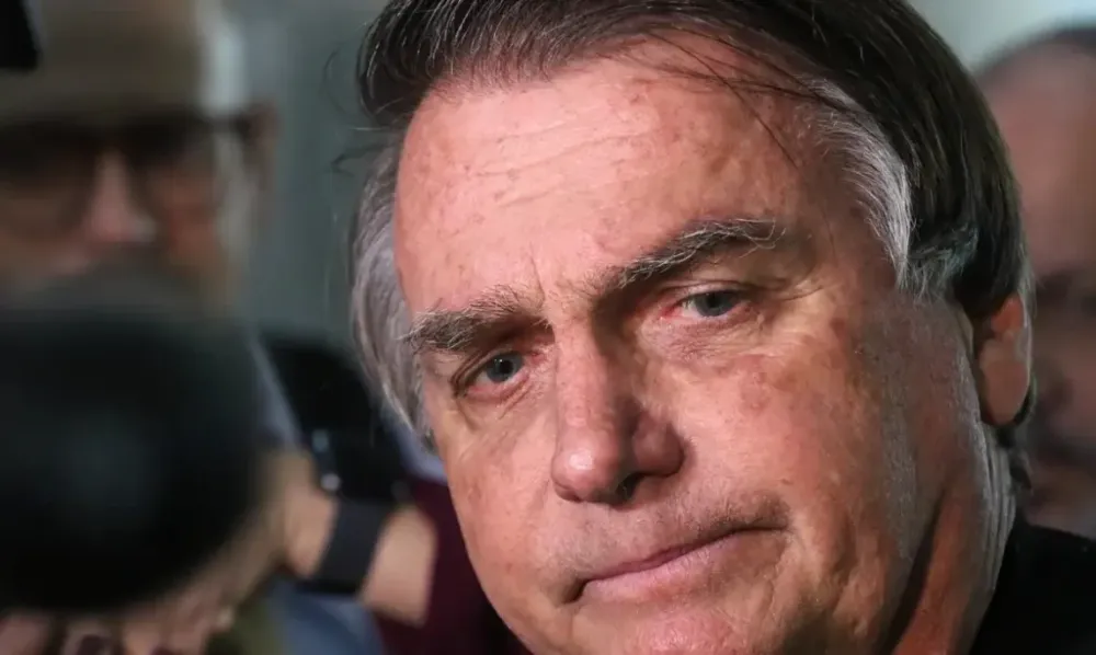 Publicações nas redes e videochamadas durante atos levaram à prisão domiciliar de Jair Bolsonaro