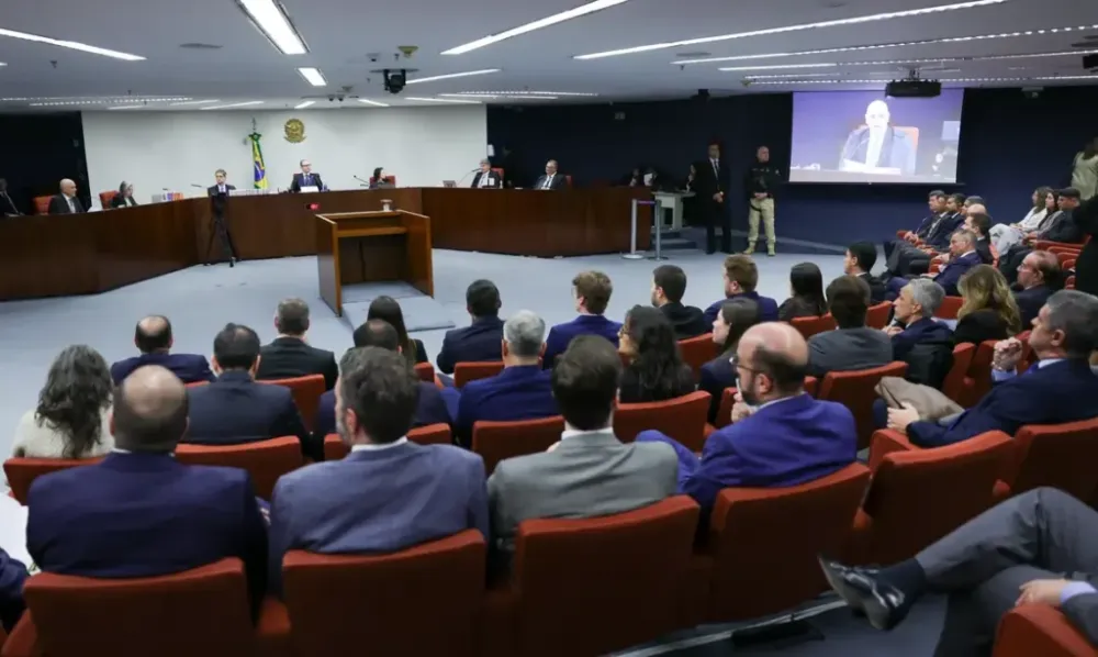 Saiba como foi o 1º dia de julgamento do ex-presidente Bolsonaro e mais sete réus; sessão é retomada nesta quarta (3)