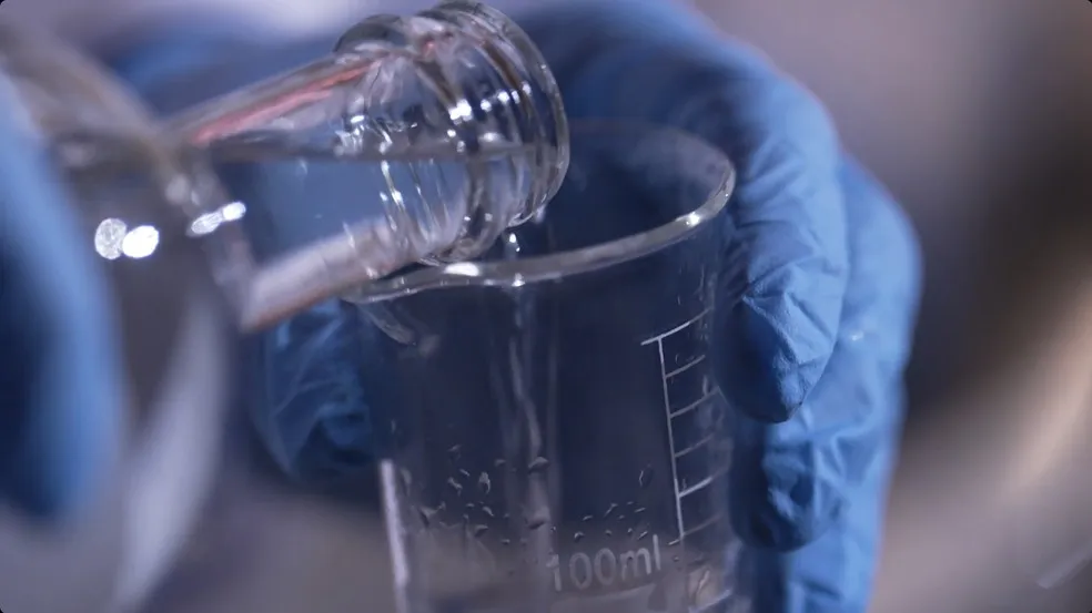 Fiscalização que investiga presença de metanol em bebidas recolhe garrafas suspeitas no Ceará