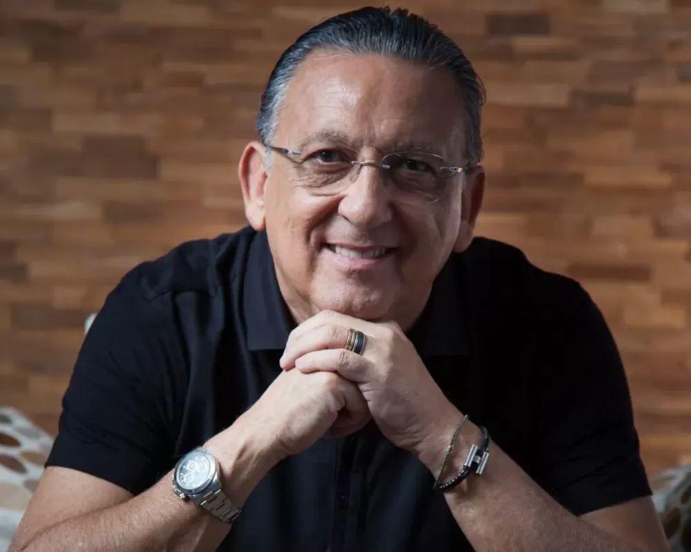 Galvão Bueno é internado em São Paulo após diagnóstico de pneumonia