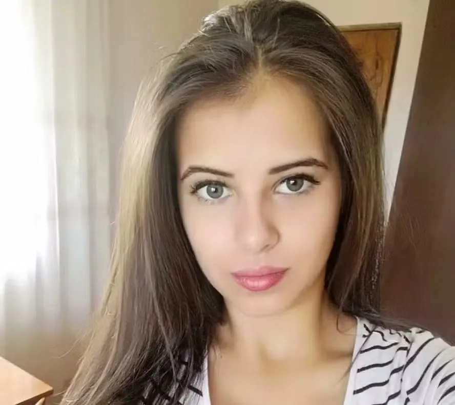 Estudante é condenado a 25 anos por matar namorada com 51 facadas após ela se recusar a revelar senha do celular