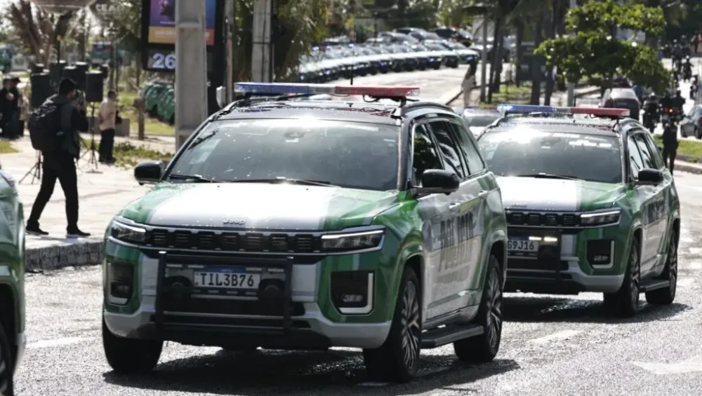 Elmano entrega 100 novas viaturas para a Polícia Militar do Ceará, sendo 29 delas blindadas