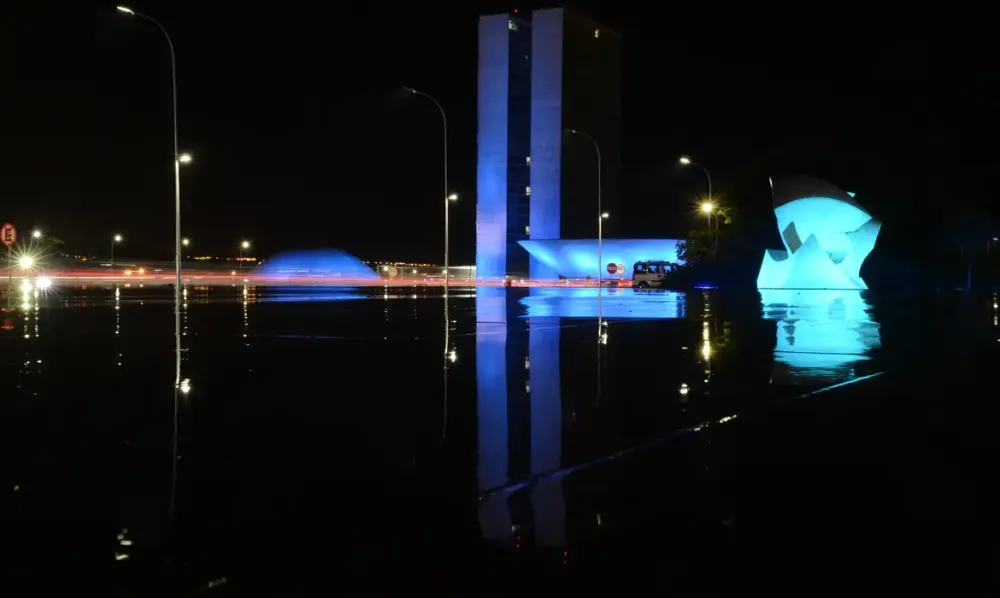 Campanha Abril Azul visa conscientizar sociedade sobre o autismo