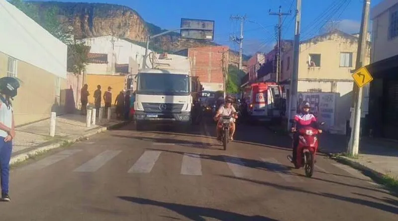 Acidente envolvendo dois caminhões deixa feridos em Ipu