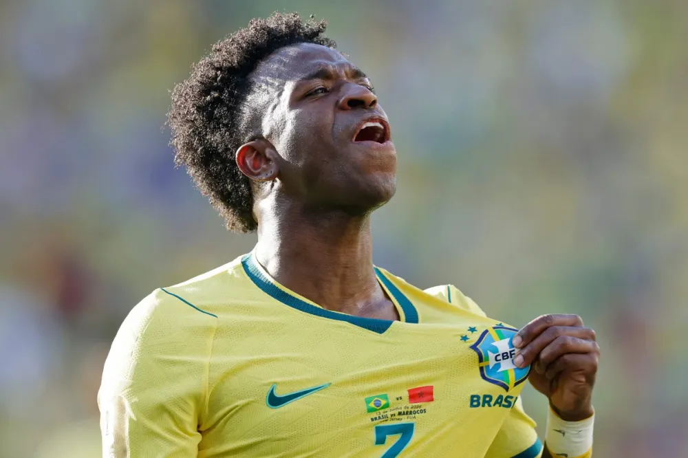 Brasil busca liderança do grupo para repetir história de títulos na Copa
